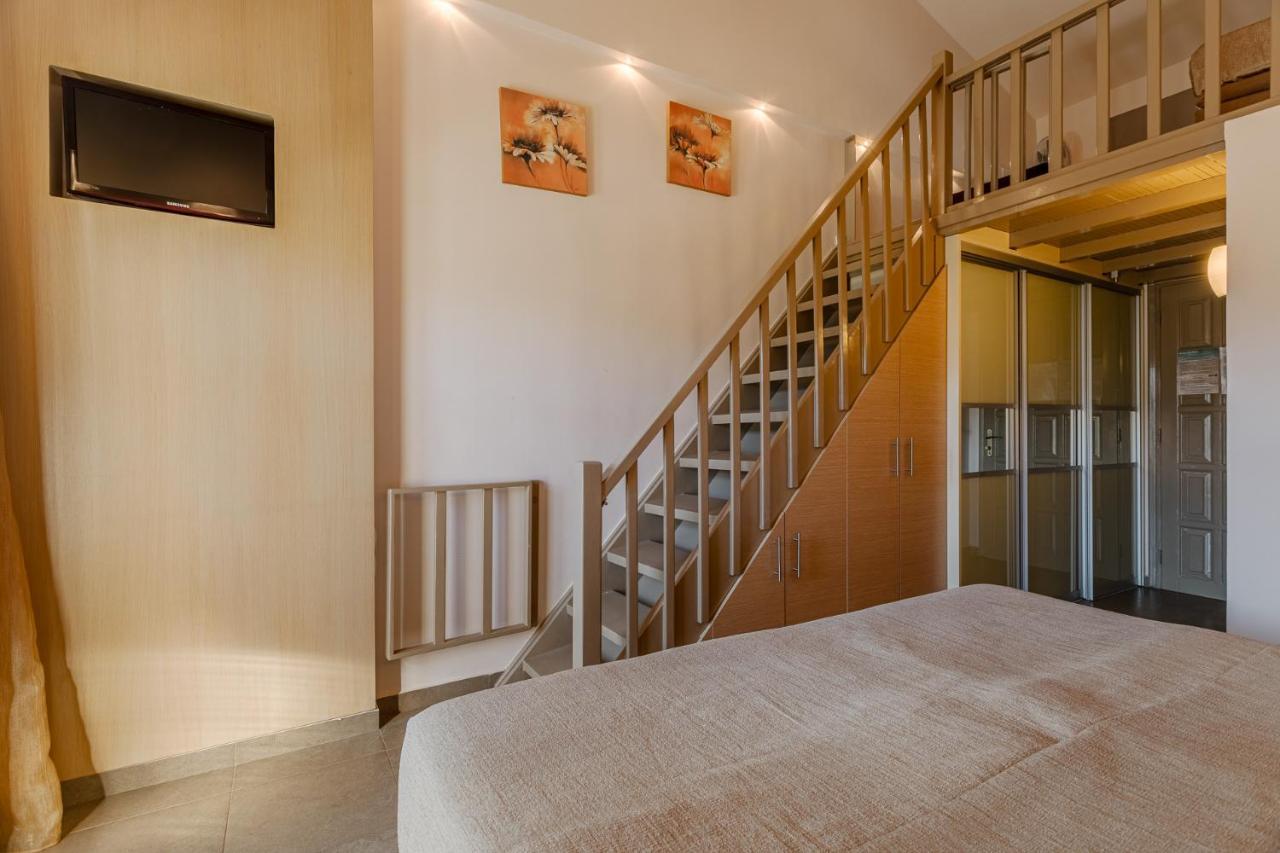 Kalogria Aparthotel Stoupa Bagian luar foto