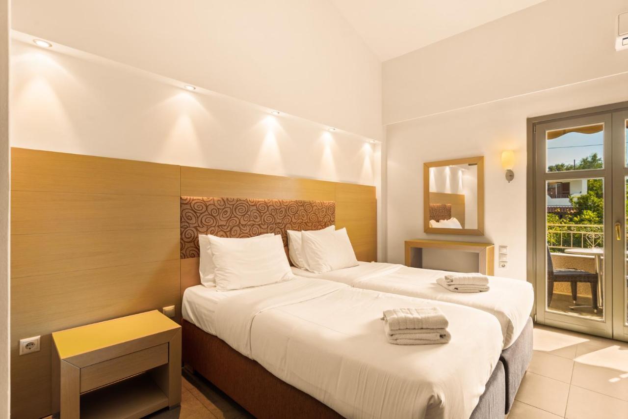 Kalogria Aparthotel Stoupa Bagian luar foto