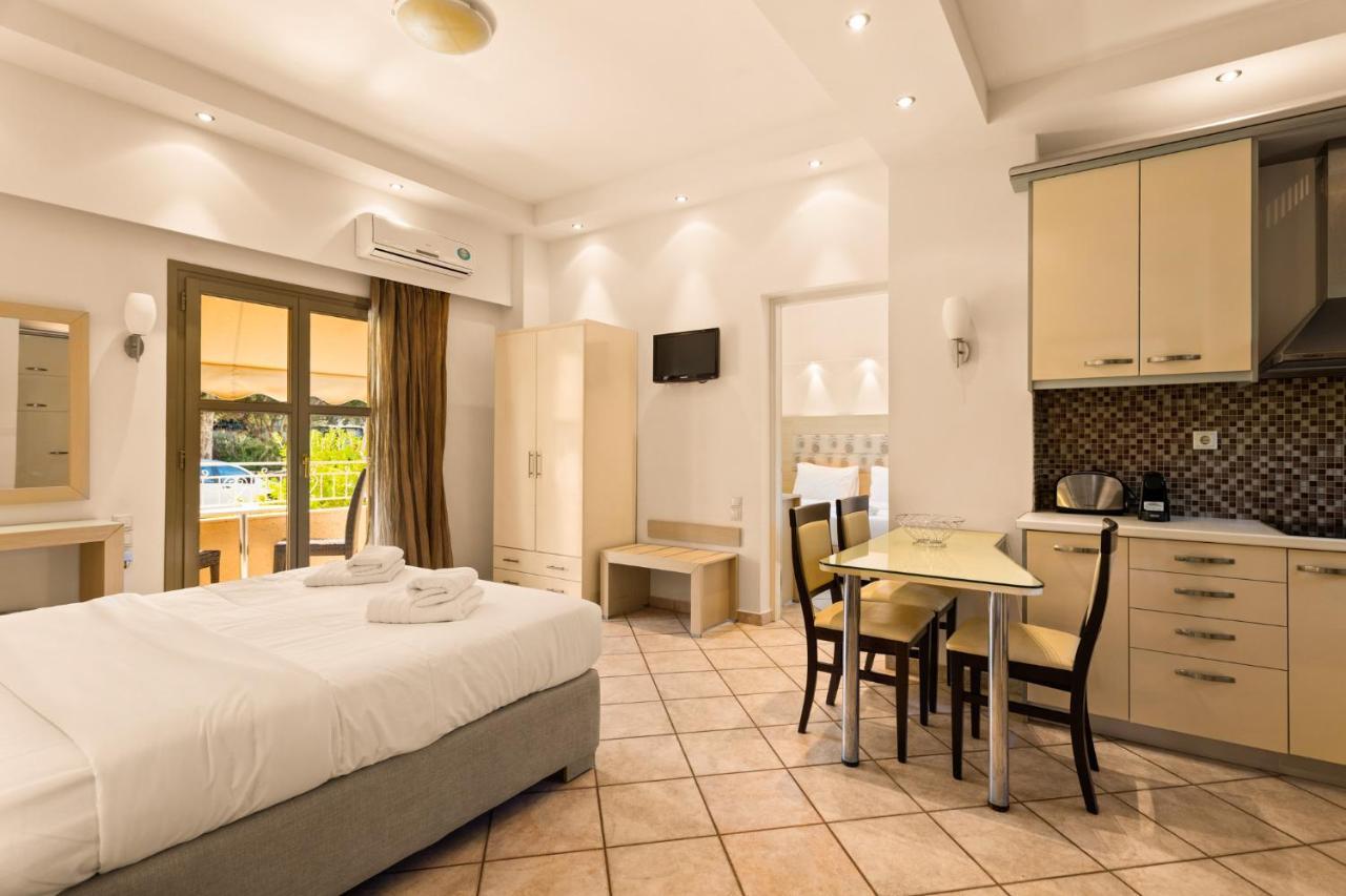 Kalogria Aparthotel Stoupa Bagian luar foto